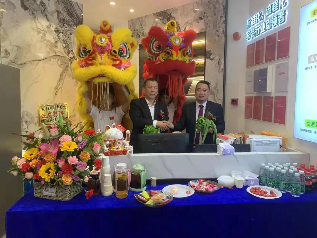 聽說，華美樂這2家店，開業(yè)第一天就被擠爆了！